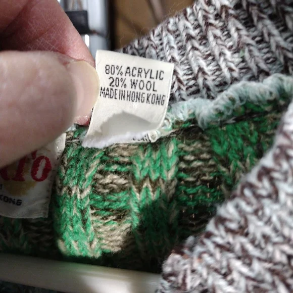 Colorful V-Neck Sweater with Belt - Picture 5 of 5